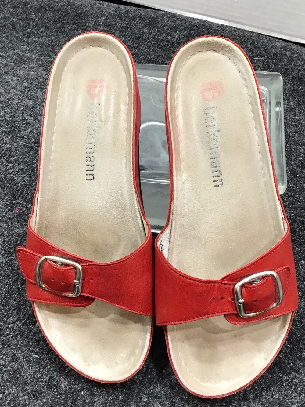 Berkemann red leather adjustable buckle slide 6.5